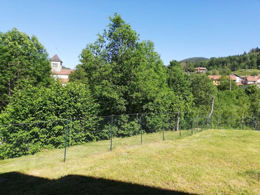 Gite au coin de la petite chapelle gitesdes2vallees Cornimont Extérieur photo