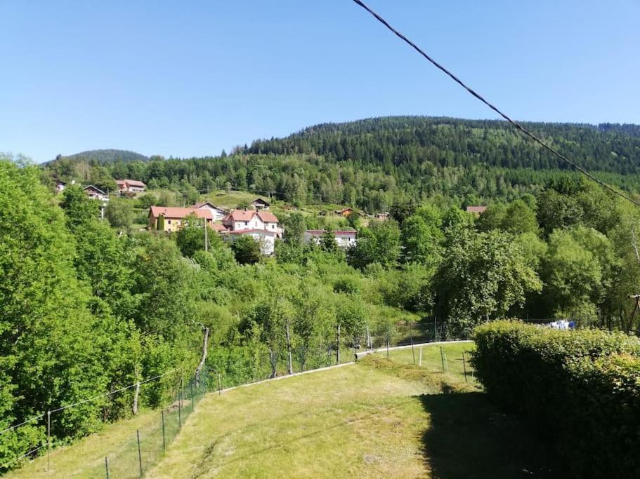 Gite au coin de la petite chapelle gitesdes2vallees Cornimont Extérieur photo