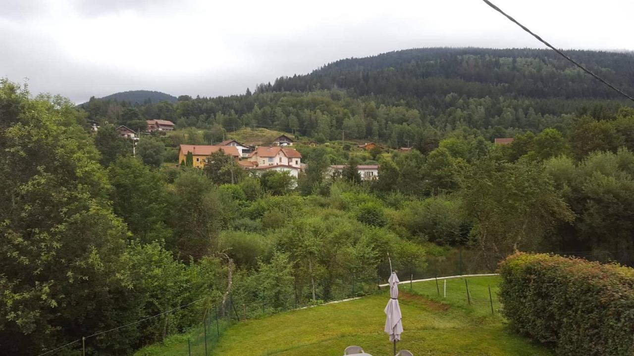 Gite au coin de la petite chapelle gitesdes2vallees Cornimont Extérieur photo